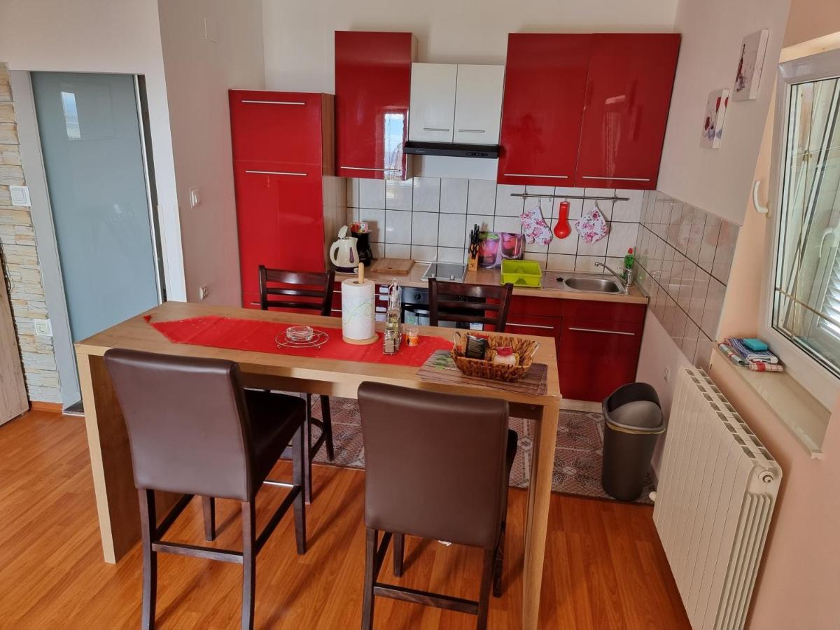 Apartments Katarina Šmrika エクステリア 写真