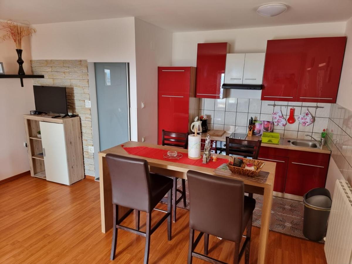 Apartments Katarina Šmrika エクステリア 写真